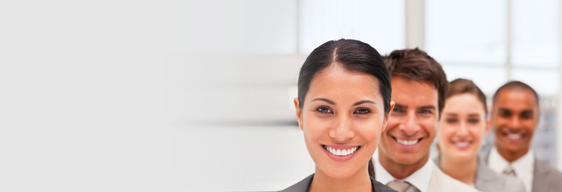 smiling-business-people